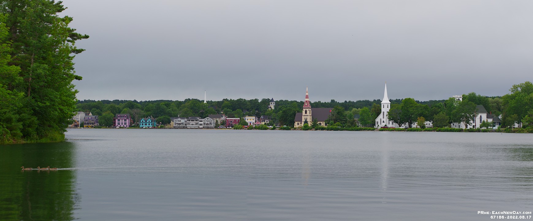 67186PaCrLe - A rainy afternoon stop, Mahone Bay, NS